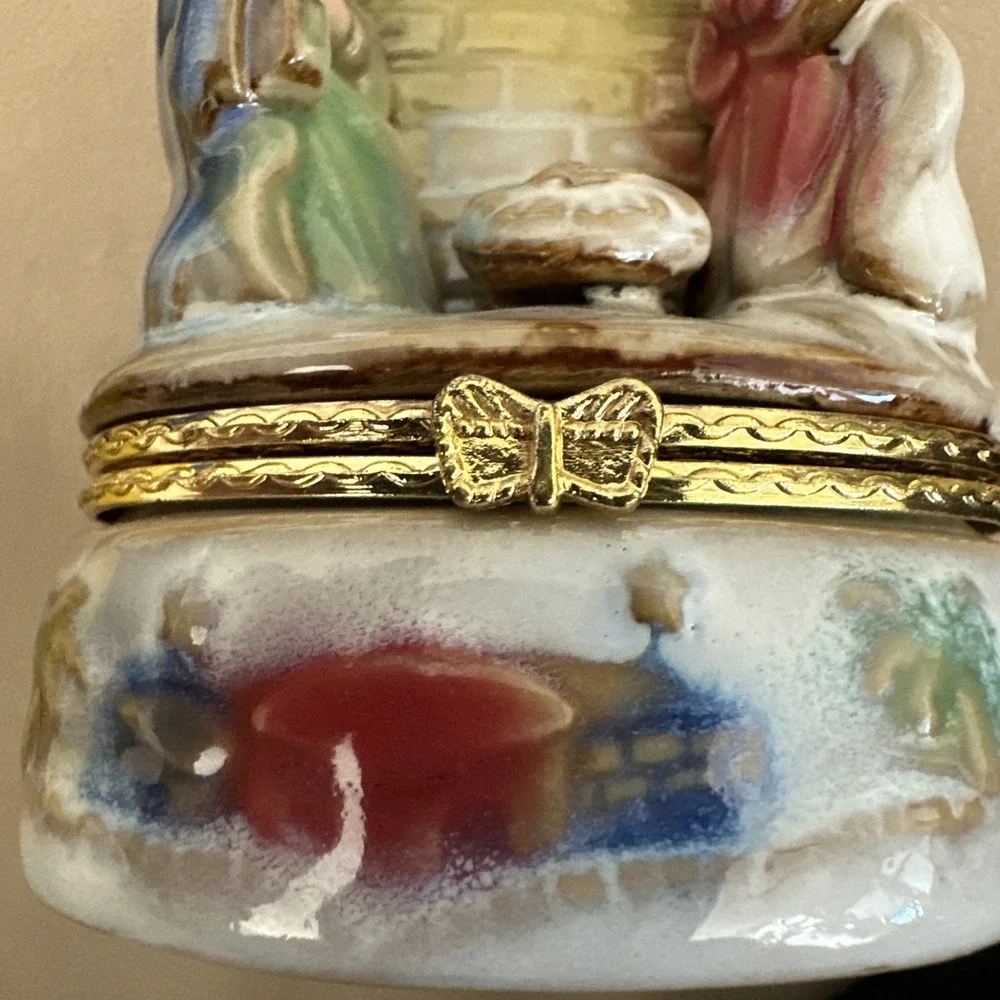 Vintage Porcelain Nativity Trinket Box Mary Joseph Baby Jesus Hinged Gold‎